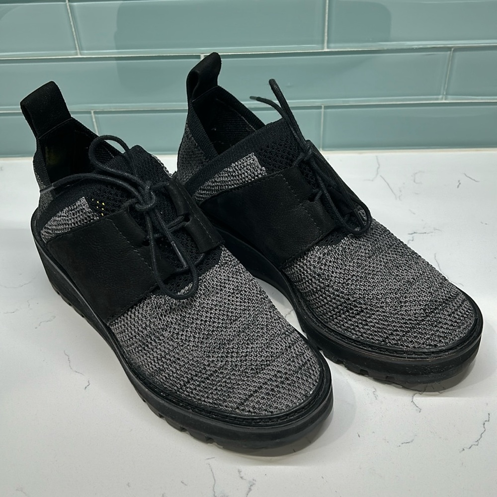Eileen Fisher Black/Gray slip on tie shoes. Size 5